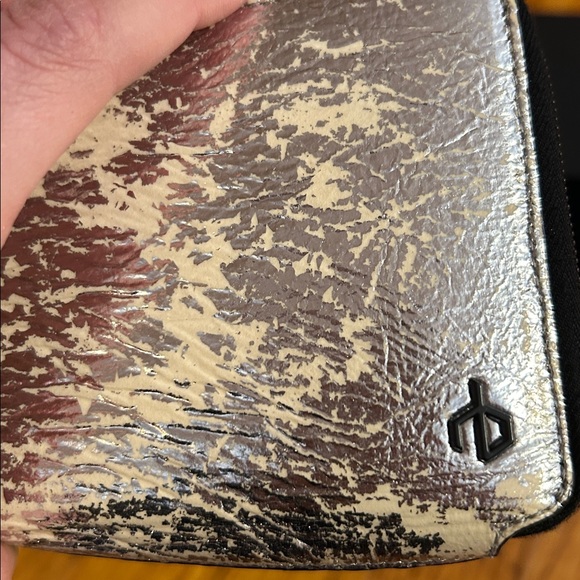 Rag & Bone Distressed silver zip around leather Wallet - Picture 5 of 11